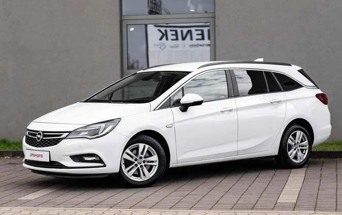 Opel Astra cena 39900 przebieg: 182000, rok produkcji 2017 z Radom małe 704